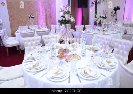 Moroccan Table setting at a luxury wedding reception Stock Photo