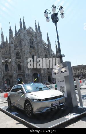 Milan, Italy. 10th Jun 2021. Milan, Italy. 10th June, 2021. Milan, Italy MIMO Milano Monza Motor Show 2021 the ribbon cutting inauguration in Piazza Duomo with Andrea Levy president of MIMO, Angelo Sticchi Damiani president of ACI, Geronimo La Russa, president of Automobile Club Milano, the mayors of Milan Beppe Sala and that of Monza Dario Allevi, Fabrizio Sala regional councilor with over 60 participating car manufacturers exhibit the symbolic places of the city and at the Monza racetrack In the photo: exhibition of cars in the symbolic places of Milan Credit: Independent Photo Agency/Alamy  Stock Photo