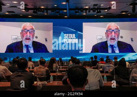 Seoul, South Korea. 10th June, 2021. June 11, 2021-Seoul, South Korea-In this picture taken date is June 9, 2021. Douglas Terrier of Chief Technologist NASA hold online lecture about Future Technology and Hydrogen at Seoul forum 2021 in Seoul, South Korea. South Korea's top economic policymaker said Thursday the government plans to provide support to help around 1,000 auto parts makers transform into key suppliers of next-generation automobiles by 2030. Credit: Ryu Seung-Il/ZUMA Wire/Alamy Live News Stock Photo