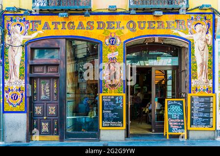 Traditional Tavern. Fatigas del Querer, Calle de la Cruz. Madrid has an important gastronomic tradition. Many restaurants that have been preparing the Stock Photo