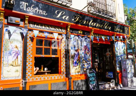 Traditional Tavern. La Fontanilla, Calle de la Cruz. Madrid, Comunidad de Madrid, Spain, Europe. Stock Photo