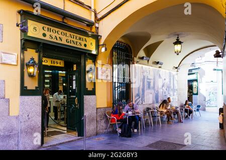 The Chocolatería San Ginés is a café at Pasadizo de San Ginés in central Madrid, in a passageway close to San Ginés church. It has served principally Stock Photo