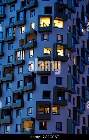 Germany, Bavaria, Munich, Munich-Sendling, high-rise residential building, block of flats, facade, detail, in the evening Stock Photo