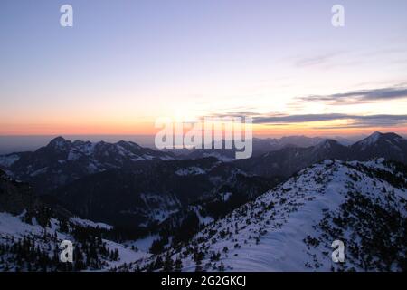 View of the frozen Soinsee, towards Wendelstein on the far left and Chiemgau with Chiemsee from the Auerspitz. Europe, Germany, Bavaria, Upper Bavaria, Bavarian Alps, Mangfall Mountains, Spitzingsee Stock Photo