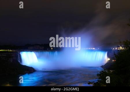 An illuminated Horseshoe Falls at night in Niagara Falls, Ontario, Canada Stock Photo
