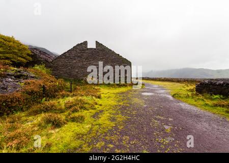 Derelict slate building in Dinorwic quarry, above Llanberis on wet day. Snowdonia, North Wales, UK, wide angle Stock Photo