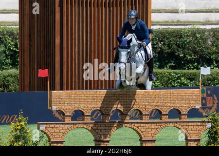 Rome, Italy. 30th May, 2021. Martin Fuchs (SUI) ride CLOONEY during the Rolex Grand Prix Rome at 88th CSIO 5° Master D'Inzeo at Piazza di Siena on May 30, 2021 in Rome, Italy. (Photo by Gennaro Leonardi/Pacific Press) Credit: Pacific Press Media Production Corp./Alamy Live News Stock Photo