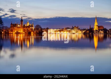 Europe, Germany, Mecklenburg-Western Pomerania, Schwerin, castle, night Stock Photo