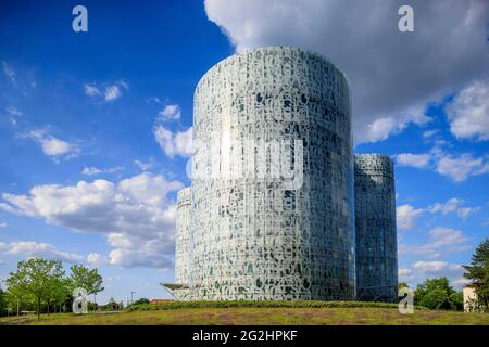 Modern architecture on the university campus of the BTU Cottbus: the futuristic ten-story information, communication and media center (IKMZ) by Swiss star architects Jacques Herzog and Pierre de Meuron Stock Photo
