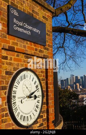 England, London, Greenwich, Greenwich Park, Royal Observatory, The Shepherd 24-hour Gate Clock Stock Photo
