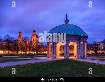 Renaissance garden, park, high baroque, baroque, state capital, university town, court garden, Bavarian palace administration, historical place of worship, place of worship, listed, monument, baroque church, catholic church, former court and collegiate church, religious order, ensemble Odeonsplatz, court and monastery church , Theatinerorden, place of interest, monument protection, dawn, morning mood, temple, temple complex, historical place of interest, arched arcade, pavilion Stock Photo