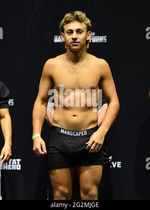 Hollywood, USA. 11th June, 2021. HOLLYWOOD, FLORIDA - JUNE 11: TikTok personality Cale Saurage poses on the scale during the LiveXLive's Social Gloves: Battle Of The Platforms Pre-Fight Weigh-In at Hard Rock Live! in the Seminole Hard Rock Hotel & Casino on June 11, 2021 in Hollywood, Florida. (Photo by JL/Sipa USA) Credit: Sipa USA/Alamy Live News Stock Photo