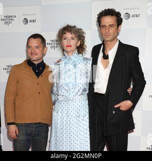 New York, NY, USA. 11th June, 2021. Elijah Wood, Amber Sealey, Luke Kirby at the 2021Tribeca Film Festival World premiere of No Man of God at Pier 76 in Hudson River Park in New York June 11, 2021 Credit: Rw/Media Punch/Alamy Live News Stock Photo