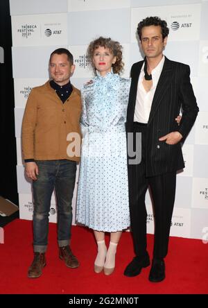 New York, NY, USA. 11th June, 2021. Elijah Wood, Amber Sealey, Luke Kirby at the 2021Tribeca Film Festival World premiere of No Man of God at Pier 76 in Hudson River Park in New York June 11, 2021 Credit: Rw/Media Punch/Alamy Live News Stock Photo