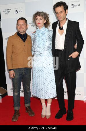 New York, NY, USA. 11th June, 2021. Elijah Wood, Amber Sealey, Luke Kirby at the 2021Tribeca Film Festival World premiere of No Man of God at Pier 76 in Hudson River Park in New York June 11, 2021 Credit: Rw/Media Punch/Alamy Live News Stock Photo