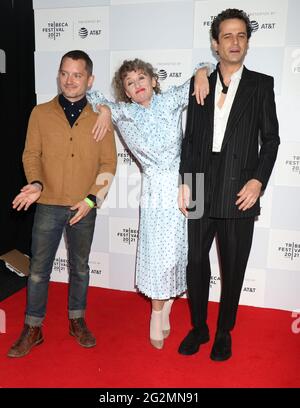 New York, NY, USA. 11th June, 2021. Elijah Wood, Amber Sealey, Luke Kirby at the 2021Tribeca Film Festival World premiere of No Man of God at Pier 76 in Hudson River Park in New York June 11, 2021 Credit: Rw/Media Punch/Alamy Live News Stock Photo