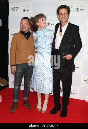 New York, NY, USA. 11th June, 2021. Elijah Wood, Amber Sealey, Luke Kirby at the 2021Tribeca Film Festival World premiere of No Man of God at Pier 76 in Hudson River Park in New York June 11, 2021 Credit: Rw/Media Punch/Alamy Live News Stock Photo