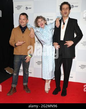 New York, NY, USA. 11th June, 2021. Elijah Wood, Amber Sealey, Luke Kirby at the 2021Tribeca Film Festival World premiere of No Man of God at Pier 76 in Hudson River Park in New York June 11, 2021 Credit: Rw/Media Punch/Alamy Live News Stock Photo