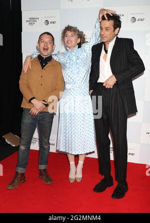 New York, NY, USA. 11th June, 2021. Elijah Wood, Amber Sealey, Luke Kirby at the 2021Tribeca Film Festival World premiere of No Man of God at Pier 76 in Hudson River Park in New York June 11, 2021 Credit: Rw/Media Punch/Alamy Live News Stock Photo