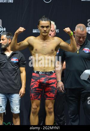 Hollywood, USA. 11th June, 2021. HOLLYWOOD, FLORIDA - JUNE 11: YouTube personality Faze Jarvis poses on the scale during the LiveXLive's Social Gloves: Battle Of The Platforms Pre-Fight Weigh-In at Hard Rock Live! in the Seminole Hard Rock Hotel & Casino on June 11, 2021 in Hollywood, Florida. (Photo by JL/Sipa USA) Credit: Sipa USA/Alamy Live News Stock Photo