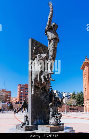 Monument made by the sculptor Luis Sanguino as a tribute to the bullfighter José Cubero 'Yiyo' next to the 'Big Gate', Puerta Grande also called the G Stock Photo