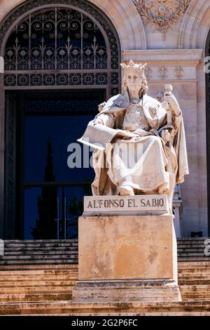 Statue of Alfonso X the Wise on the entrance steps by José Alcoverro. Alfonso X, also known as the Wise, was the king of Castile, León and Galicia. Bu Stock Photo