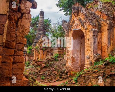 Ruins of ancient stupas of Shwe Indein Pagoda Inle Lake, Shan State, Myanmar Stock Photo