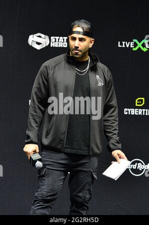 Hollywood, Florida, USA. 11th June, 2021. Fousey hosts LiveXLive's Social Gloves: Battle Of The Platforms Pre-Fight Weigh-In at Hard Rock Live! in the Seminole Hard Rock Hotel & Casino on June 11, 2021 in Hollywood, Florida. Credit: Mpi10/Media Punch/Alamy Live News Stock Photo