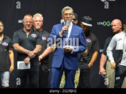 Hollywood, Florida, USA. 11th June, 2021. Michael Buffer speaks onstage during a LiveXLive's Social Gloves: Battle Of The Platforms Pre-Fight Weigh-In at Hard Rock Live! in the Seminole Hard Rock Hotel & Casino on June 11, 2021 in Hollywood, Florida. Credit: Mpi10/Media Punch/Alamy Live News Stock Photo