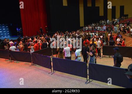 Hollywood, Florida, USA. 11th June, 2021. Atmosphere of fans lineup for selfie during with TikTok personality and YouTube personality during the LiveXLive's Social Gloves: Battle Of The Platforms Pre-Fight Weigh-In at Hard Rock Live! in the Seminole Hard Rock Hotel & Casino on June 11, 2021 in Hollywood, Florida. Credit: Mpi10/Media Punch/Alamy Live News Stock Photo