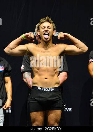 Hollywood, Florida, USA. 11th June, 2021. TikTok personality Cale Saurage poses on the scale during the LiveXLive's Social Gloves: Battle Of The Platforms Pre-Fight Weigh-In at Hard Rock Live! in the Seminole Hard Rock Hotel & Casino on June 11, 2021 in Hollywood, Florida. Credit: Mpi10/Media Punch/Alamy Live News Stock Photo