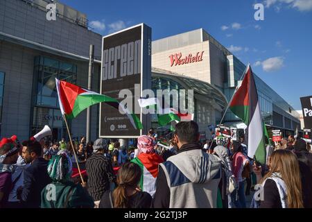 London, United Kingdom. 12th June 2021. Justice For Palestine protest at Westfield Shopping Centre in Shepherd's Bush. Thousands of people marched in London to demand justice for Palestine and calling on the G7 to end military cooperation with, and impose sanctions on, Israel. (Credit: Vuk Valcic / Alamy Live News). Stock Photo