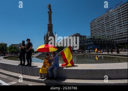 Madrid, Spain. 13th June, 2021. Protesters carrying Spanish flags rest at the end of a demonstration against the posible pardons by the Spanish government of the Catalan prisoners convicted for the case known as the 'proces'. Members of Popular Party (PP), Citizens (Cs) and far right wing party VOX attended the demonstration, called by the Union 78 platform, where according to official data, 25,000 people gathered in Colon Square to protest and demand resignation of Spanish President Pedro Sanchez. Credit: Marcos del Mazo/Alamy Live News Stock Photo