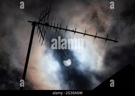 UK Weather: Partial solar eclipse seen from Greenwich Park reaches its totality with the moon hiding nearly a third of the sun’s area. London, UK. Stock Photo