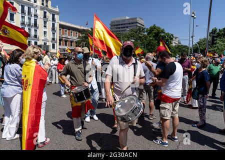 Madrid, Spain. 13th June, 2021. Protesters lead the march while playing drums and chanting slogans. Thousands of people in Madrid are protesting the Spanish government's plan to issue pardons to separatist leaders who were convicted for their roles in the independence process of 2017. Credit: SOPA Images Limited/Alamy Live News Stock Photo