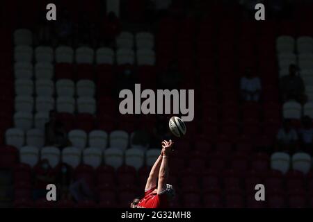 Llanelli, UK. 13th June, 2021. Players contest a lineout as fans watch from the stand. Guinness Pro14 Rainbow Cup match, Scarlets v Edinburgh Rugby at the Parc y Scarlets Stadium in Llanelli, South Wales on Sunday 13th June 2021. pic by Andrew Orchard/Andrew Orchard sports photography/Alamy Live news Credit: Andrew Orchard sports photography/Alamy Live News Stock Photo