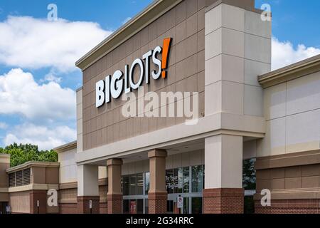 Big Lots! discount store in Snellville (Metro Atlanta), Georgia. (USA) Stock Photo