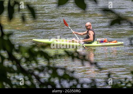 Man kayaking on the Chattahoochee River in Sandy Springs, Georgia at the Chattahoochee River National Recreation Area. (USA) Stock Photo