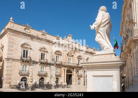 Architecture of the Piazza Duomo in Ortigia, Italy Stock Photo
