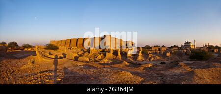 Derawar Fort, is a large square fortress in Ahmadpur East Tehsil, Punjab, Pakistan. Approximately 130 km south of the city of Bahawalpur Stock Photo