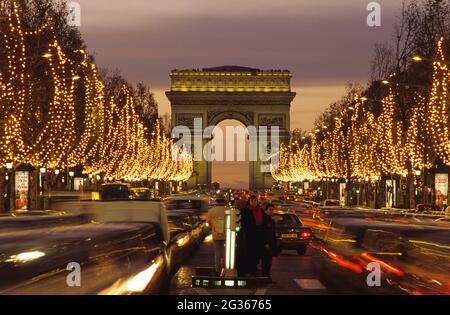 FRANCE PARIS (75) 8TH DISTRICT, THE CHAMPS-ELYSEES AND THE ARC DE TRIOMPHE IN CHRISTMAS NIGHT Stock Photo