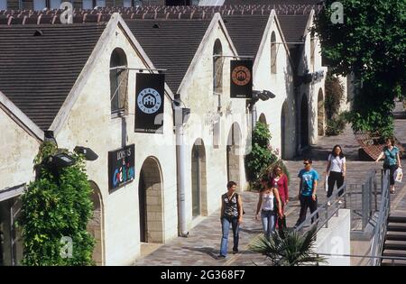 FRANCE PARIS (75) 12TH DISTRICT, BERCY VILLAGE, COUR SAINT-EMILION Stock Photo