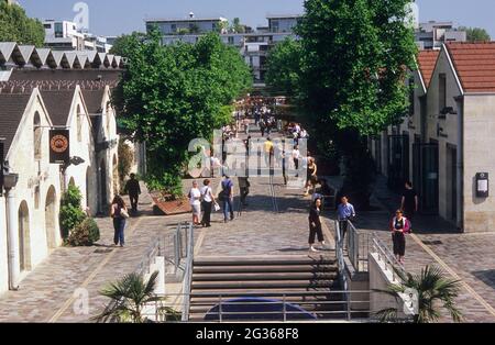 FRANCE PARIS (75) 12TH DISTRICT, BERCY VILLAGE, COUR SAINT-EMILION Stock Photo