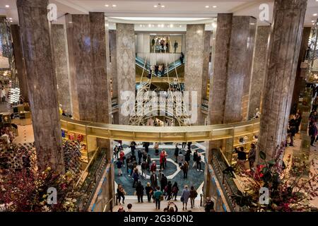 FRANCE. PARIS (8TH DISTRICT). GALERIES LAFAYETTE CHAMPS-ELYSEES, CHAMPS- ELYSEES AVENUE (LAYOUT: BJARKE INGELS AND BIG AGENCY Stock Photo - Alamy