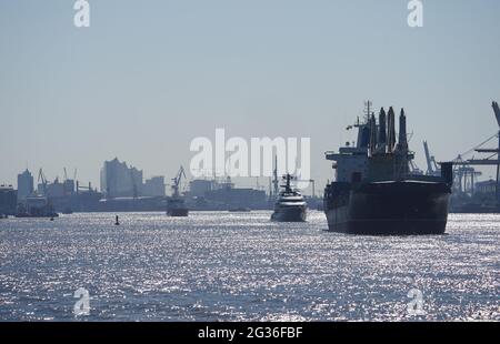 Hamburg, Germany. 14th June, 2021. Numerous ships sail on the Elbe and leave the port of Hamburg. Credit: Marcus Brandt/dpa/Alamy Live News Stock Photo