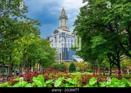 Custom House Tower The Financial District from Christopher Columbus Park, Boston, Massachusetts, USA.  Green grass park ground at Christopher Columbus Stock Photo