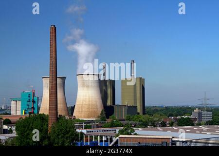 Smoke from a power plant next to an industrial site in Duisburg, Germany Stock Photo