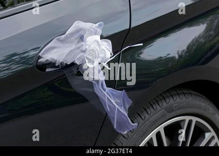 White bow on the door handle of a black car, wedding car, Duisburg, North Rhine-Westphalia, Germany Stock Photo