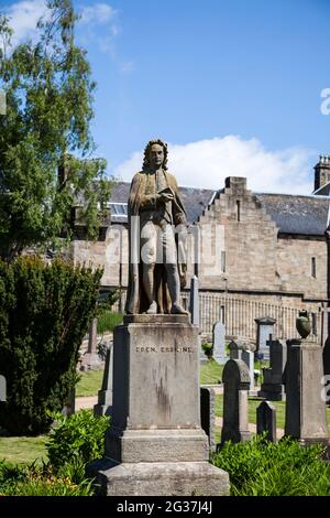 Statue of Ebenezer Erskine ( 1680-1754) in the Old Town Cemetery in Stirling, Scotland. A Scottish minister whose actions led to the establishment of Stock Photo