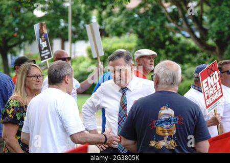 Banbury, Oxfordshire, UK. 14th June, 2021. The Rt Hon MP Barry Gardiner visits the Jacobs Douwe Egberts (JDE) coffee plant in Banbury, to launch a Private Members Bill to legislate against the practice of ‘fire and rehire' that some have called a ‘predatory' move by businesses post coronavirus pandemic. Negotiations with the union Unite have stalled, and JDE management has now issued dismissal notices to 300 associates. Credit: Bridget Catterall/Alamy Live News Stock Photo